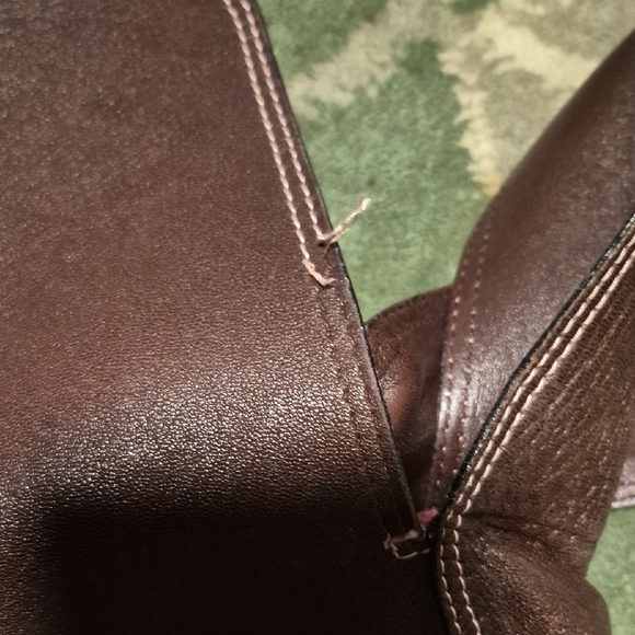 Stylish Brown Leather Shoulder Bag - Picture 11 of 12